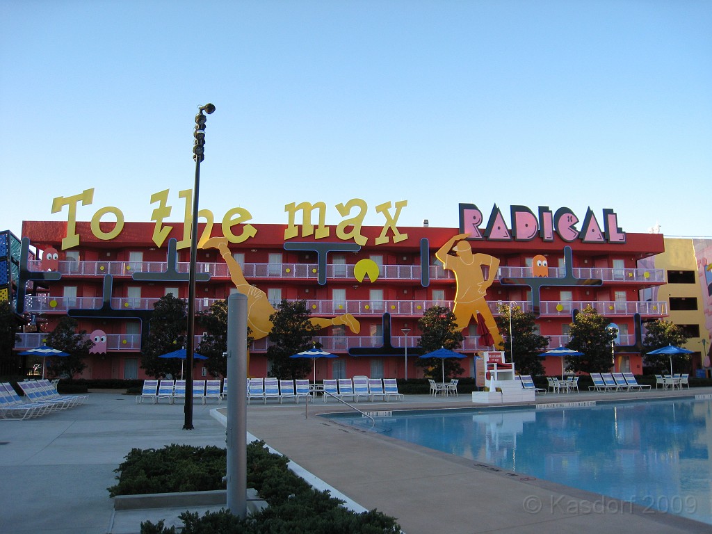 Disney 2010 D1 0582.jpg - January 9-11, 2010 Disney World Florida. Went to run the marathon. Saturday, fly down, check in, go to Expo to pick up packet, then to see Blue Man Group in the evening.